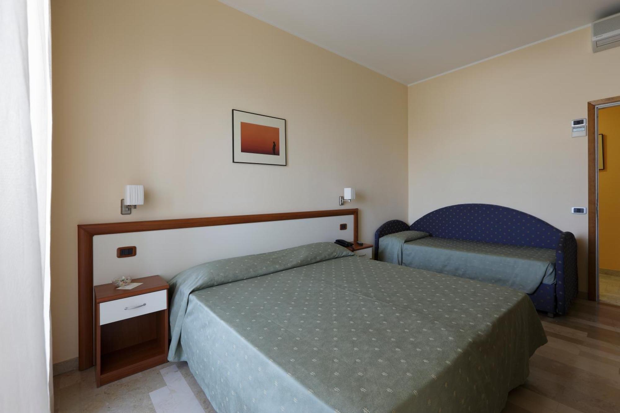 Hotel Continental Fano Quarto foto